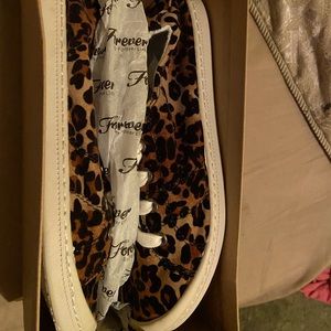 7 1/2 cheeta print shoes